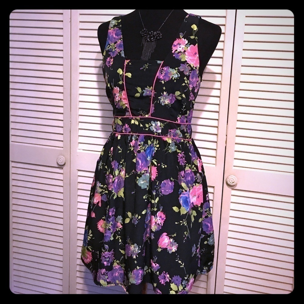 Floral, black, pink, purple dress size Large - Picture 2 of 8